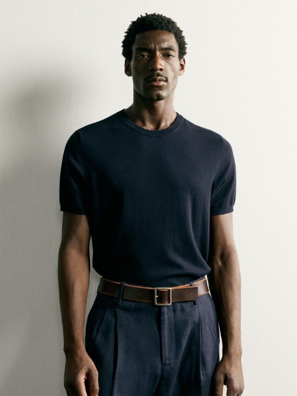 ZARA Men’s navy knit shirt (M)